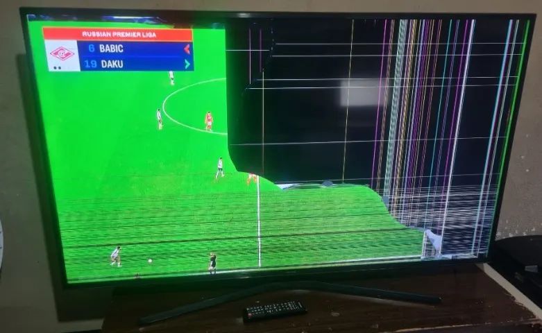 VENDO TV LED SAMSUNG 55 POLEGADAS COM TELA QUEBRADA - Foto 2