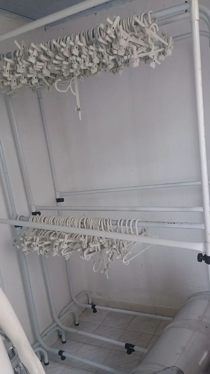 ARARAS PARA ROUPAS .(LOJA)