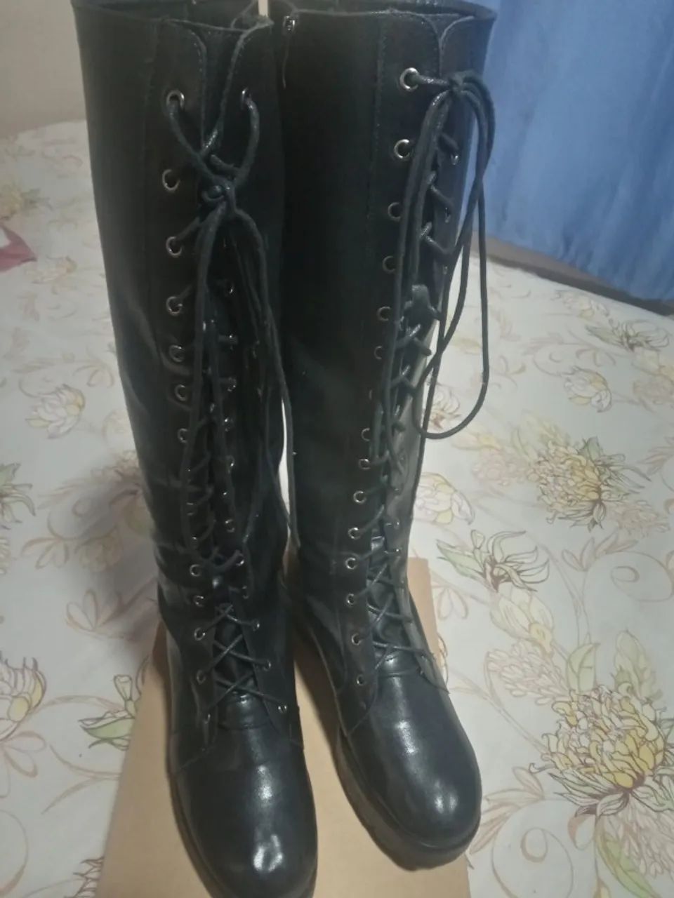 Bota coturno cano longo plataforma