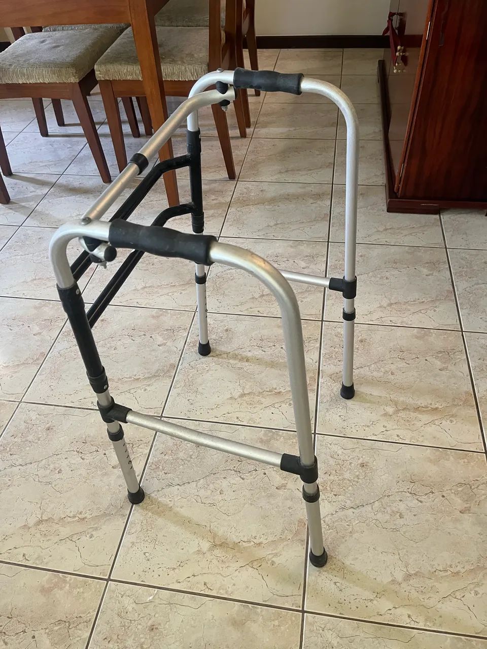 Andador e bengala de Alumínio para idosos  - Foto 5