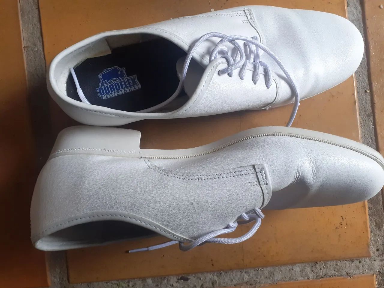 Par de sapatos brancos número 38 - Foto 3