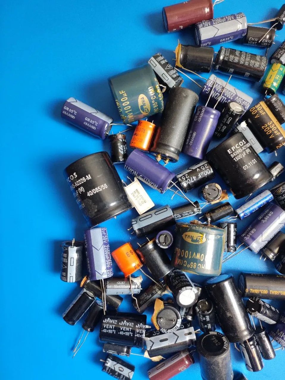 Capacitor várias medidas novos e usados 85 peças  - Foto 3