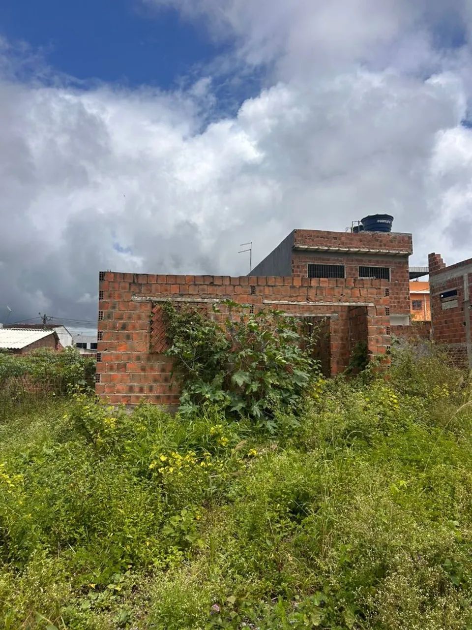 VENDO TERRENO + UMA PARTE CONSTRUÍDA 