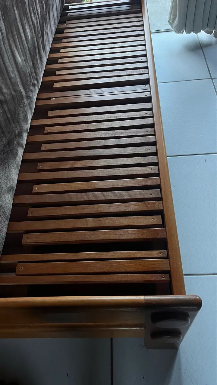 Vendo sofá de madeira maciça  - Foto 2
