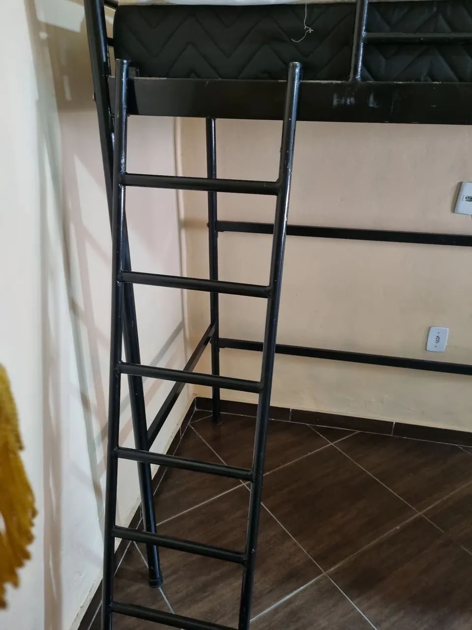 Cama suspensa de ferro - Foto 4