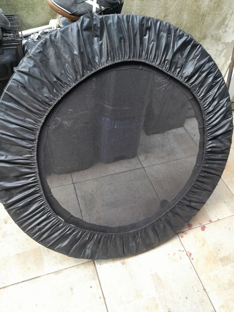 Pula pula e sacos de roupas feminias