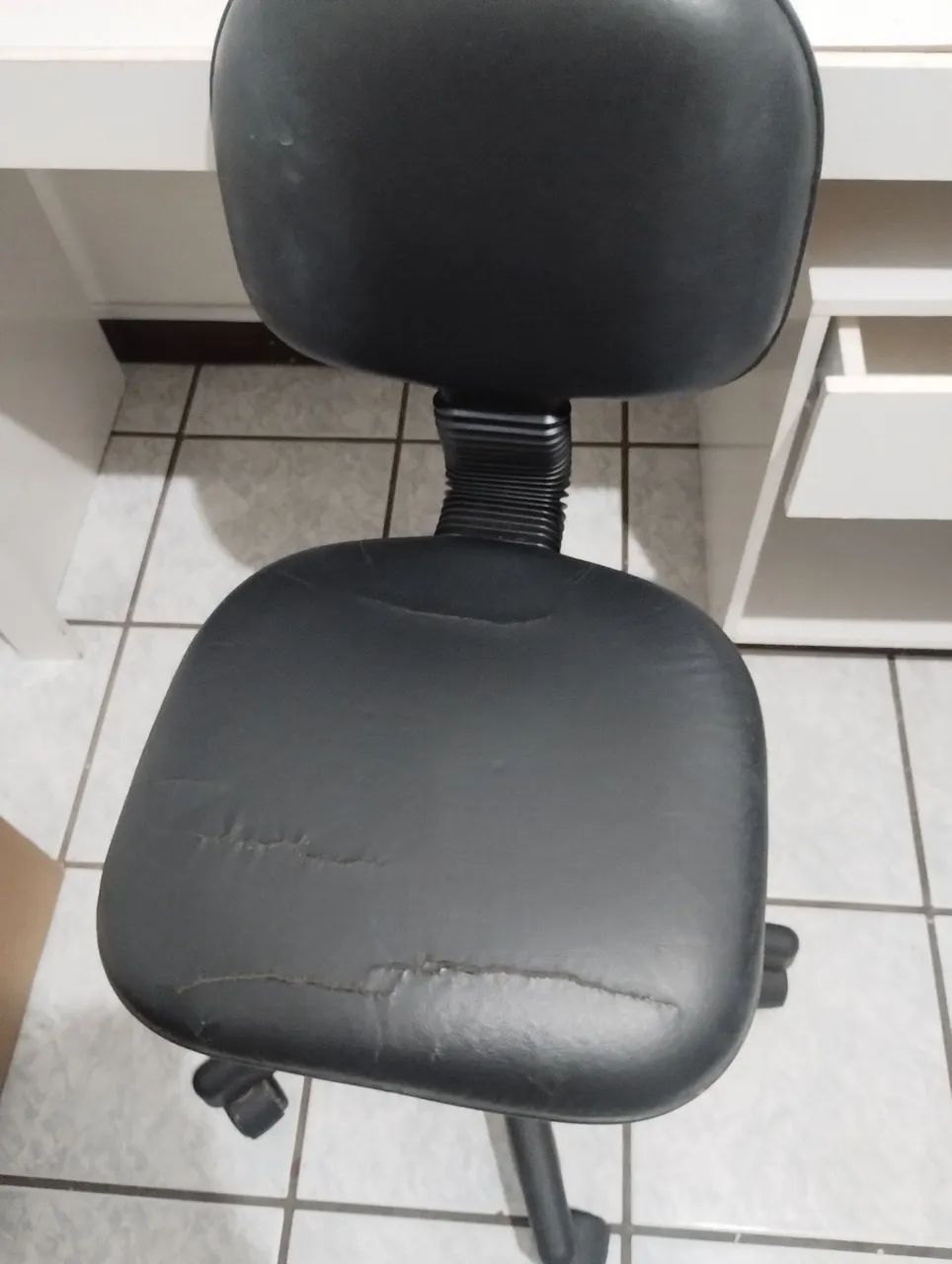 Vendo escrivaninha e cadeira  - Foto 3