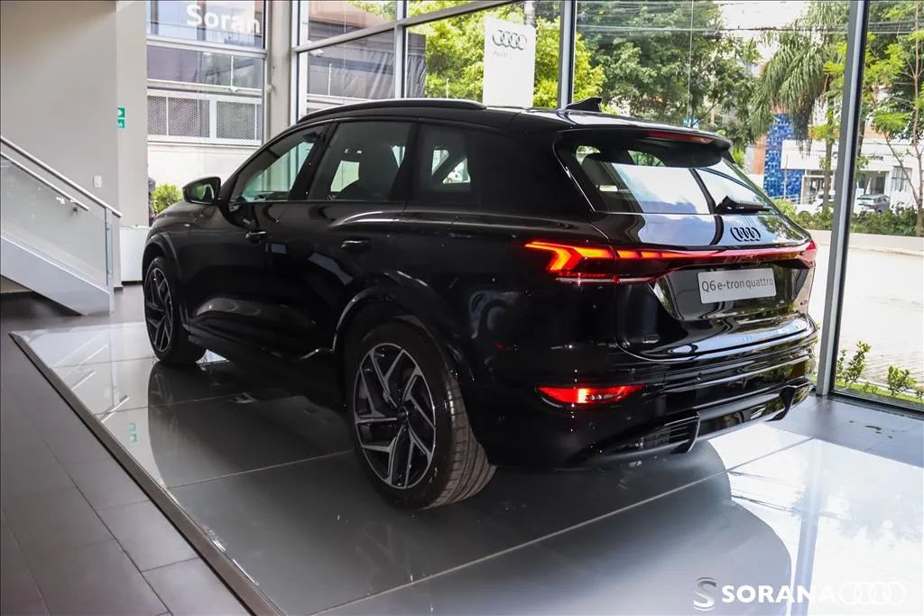 Audi E-Tron Performa. Black Aut. (elétrico) 2025 - Foto 4