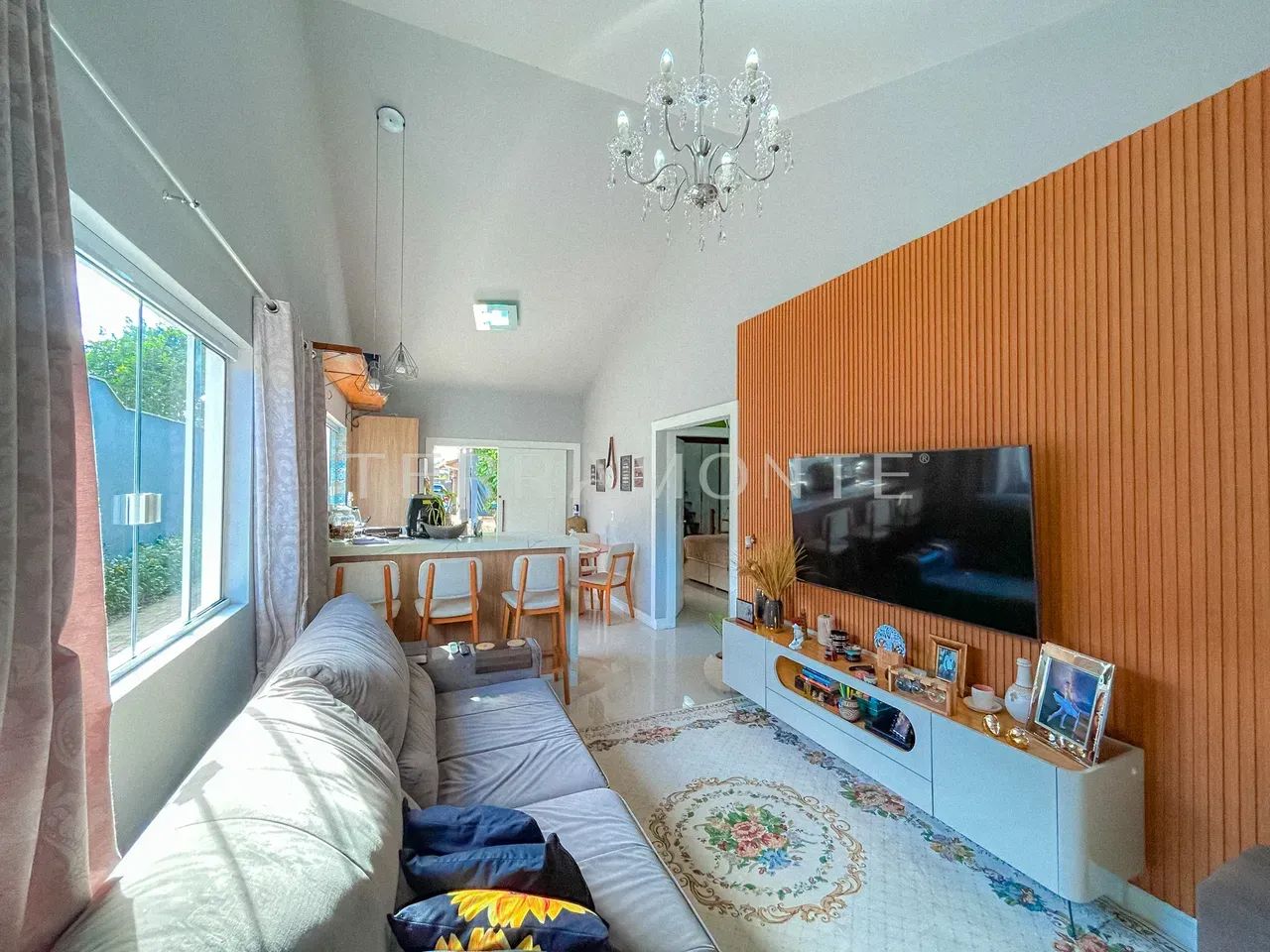 Casa mobiliada com 105 m² e edícula em terreno de 474 m² - Foto 2