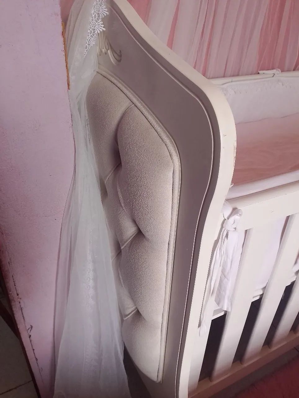 Berço capitonê vira cama + dorcel kit berço e mosqueiro  - Foto 3