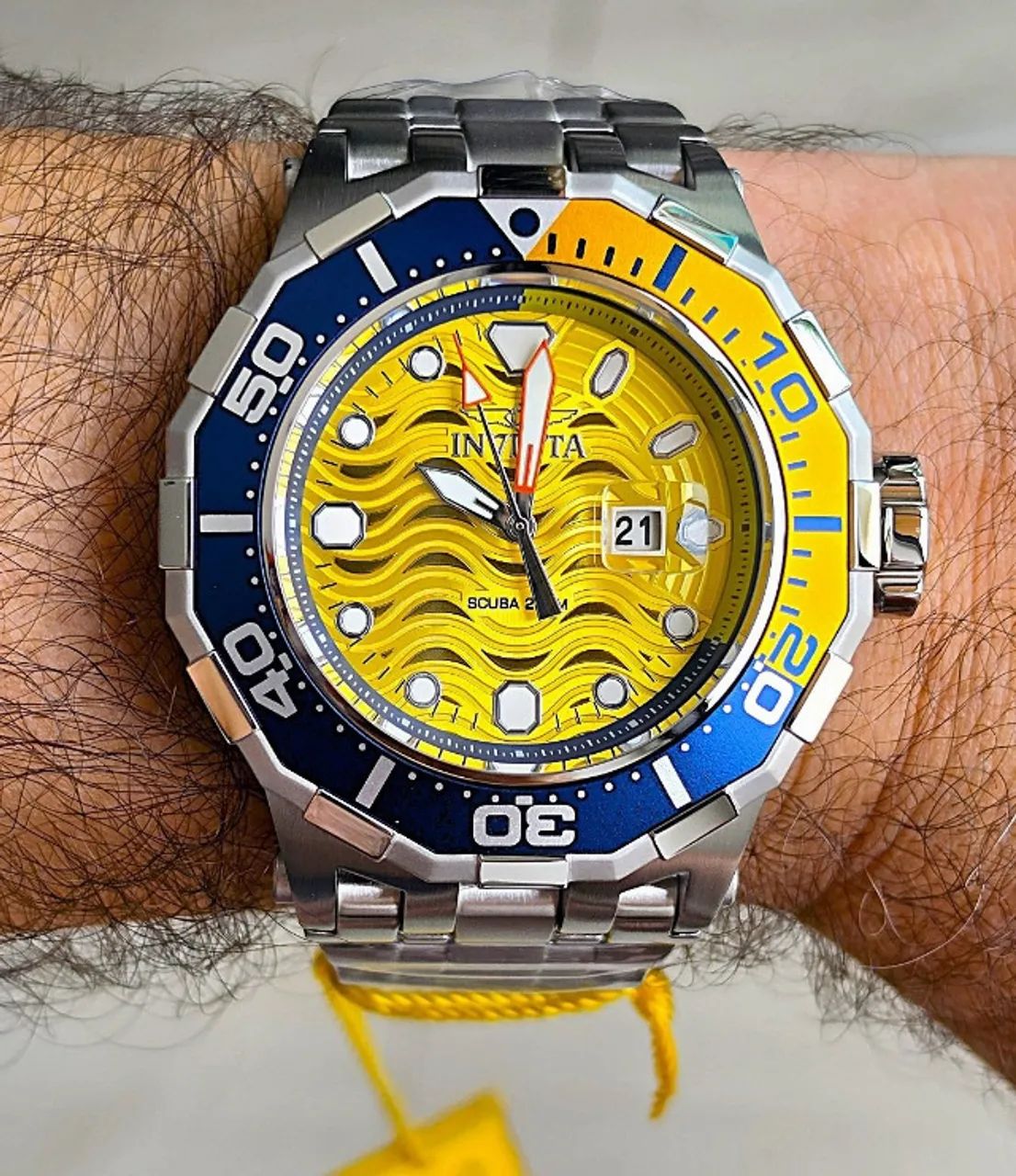 Relógio Invicta Pro Diver Waves Amarelo e Azul