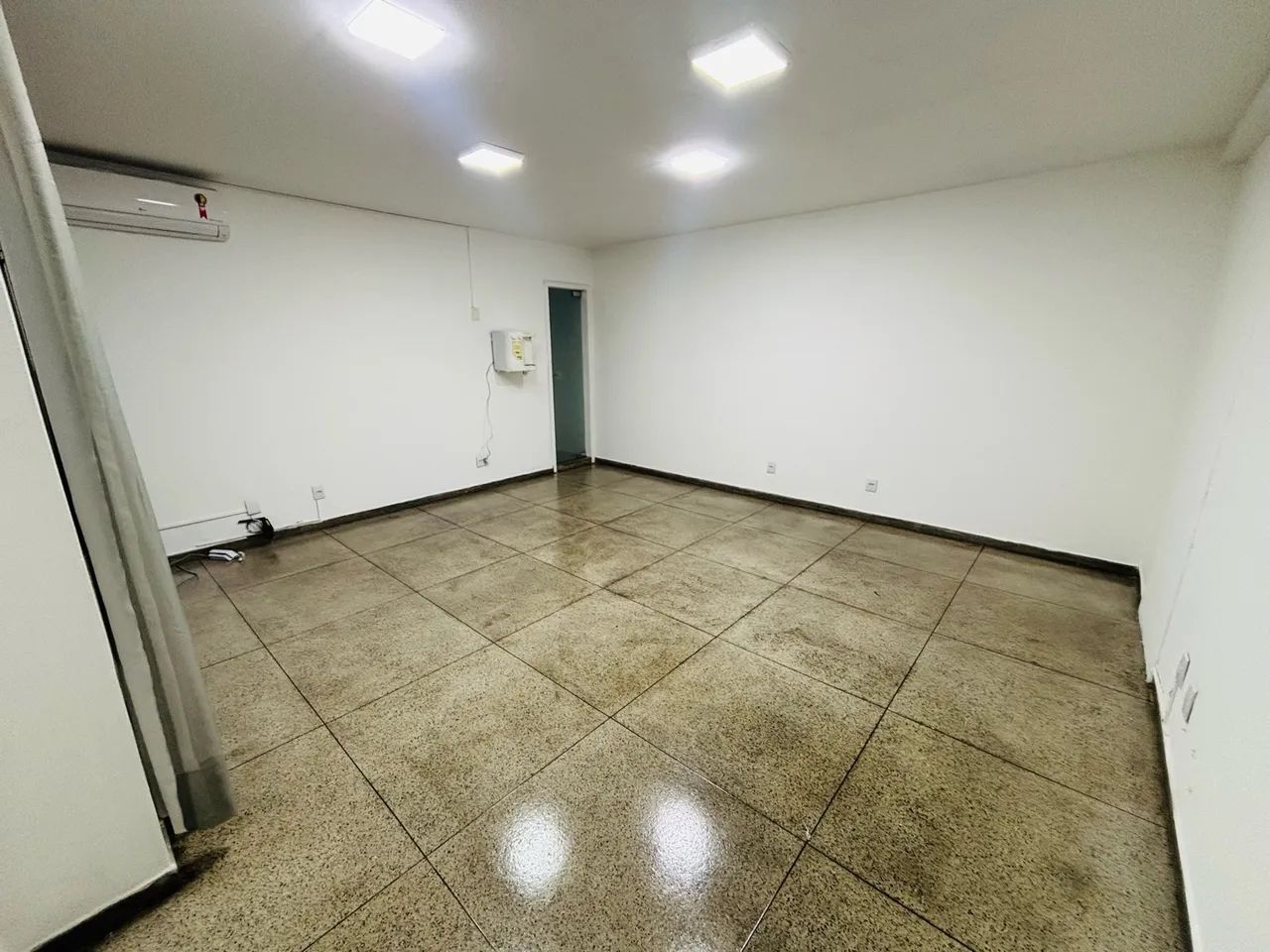 Alugo Sala Comercial Av. Brasil - Iguaçu  - Foto 4