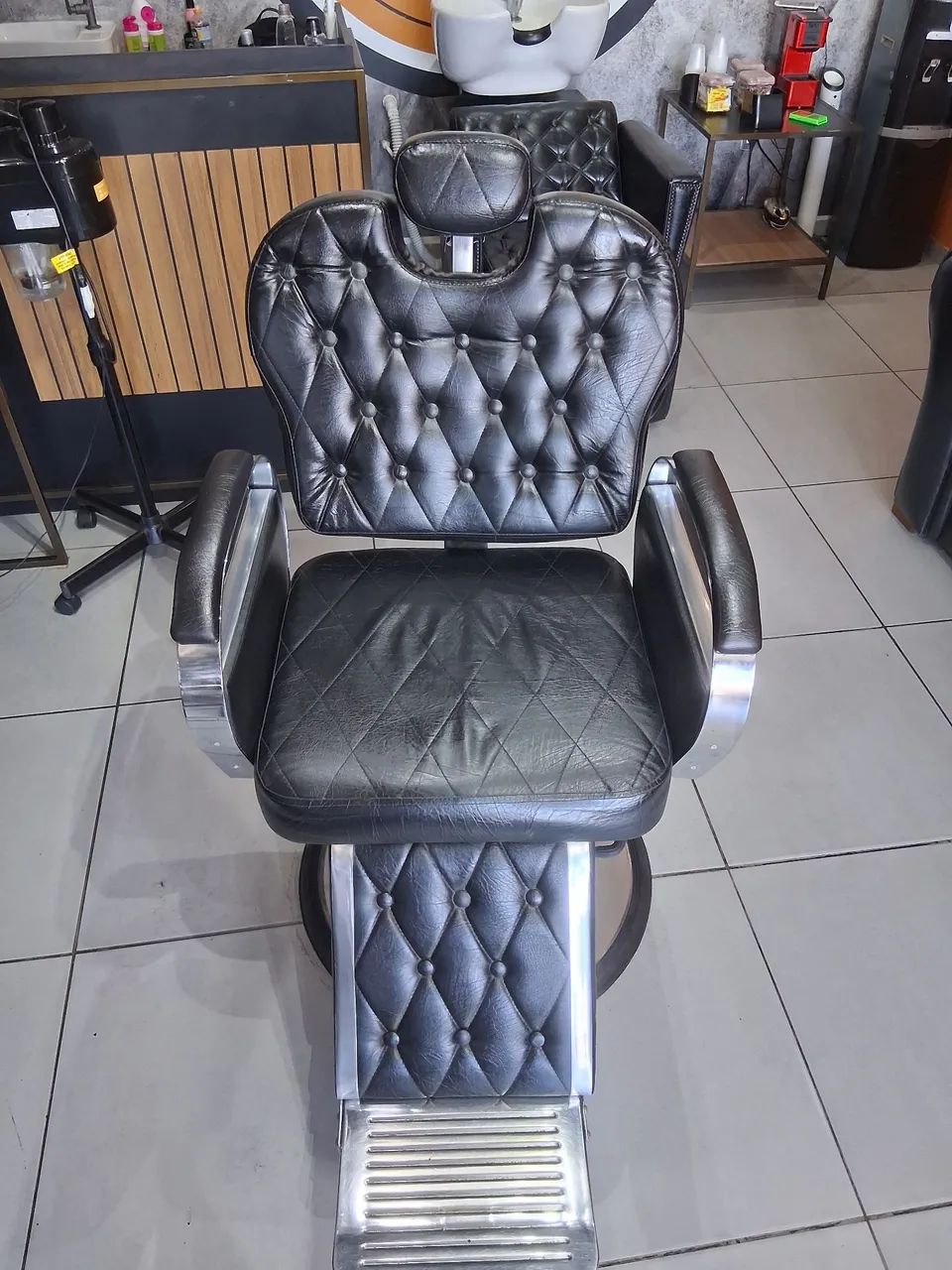 BARBER CHAIR