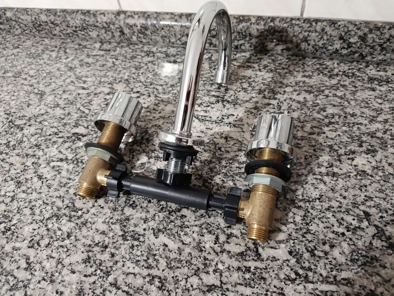 Torneira misturador para lavatório  - Foto 3