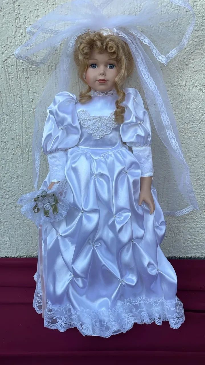 Boneca de porcelana