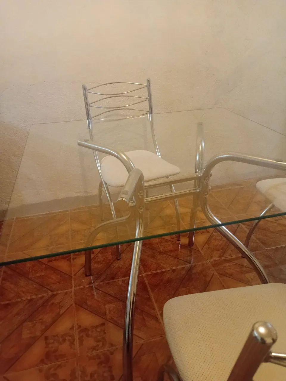 Vendo uma mesa de 4 cadeiras de alumínio  - Foto 4