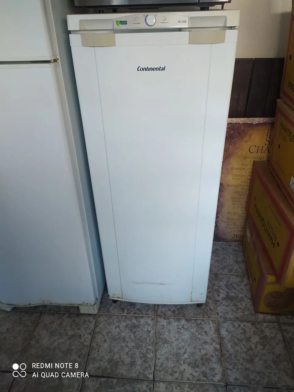 Vendo geladeira e em bom estado 