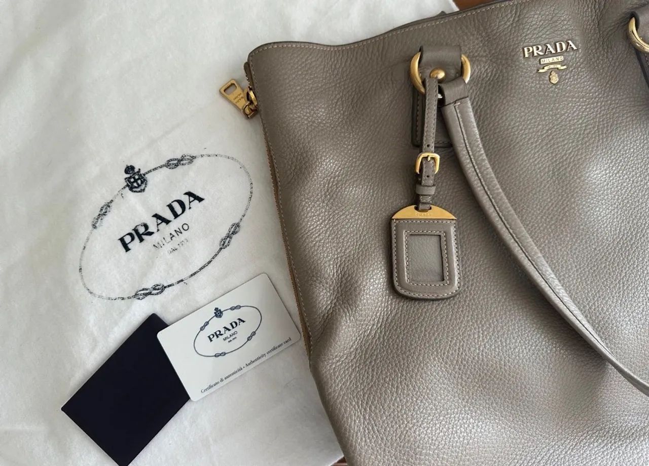 bolsa grande de ombro da PRADA - Foto 2
