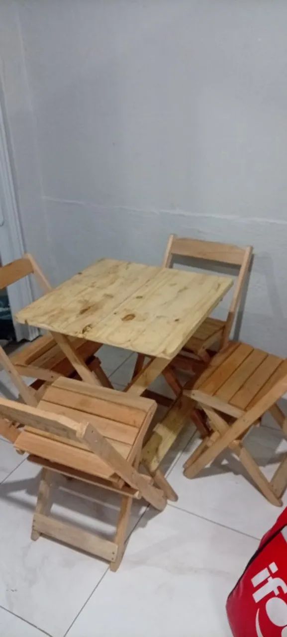Conjunto de mesa e cadeiras (madeira) adaptáveis e dobráveis - Foto 2