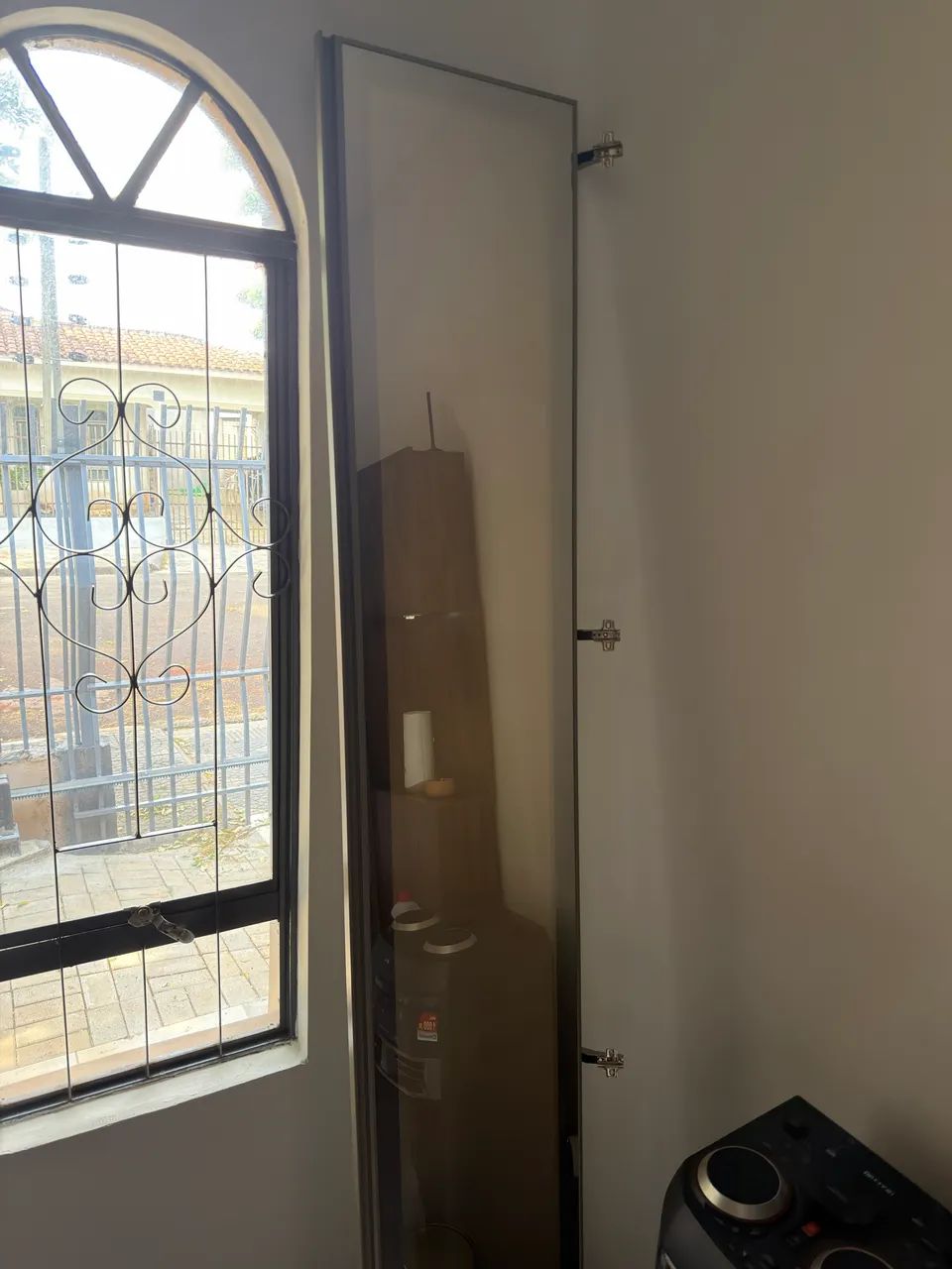 Guarda roupas de canto uma porta espelhada - Foto 3