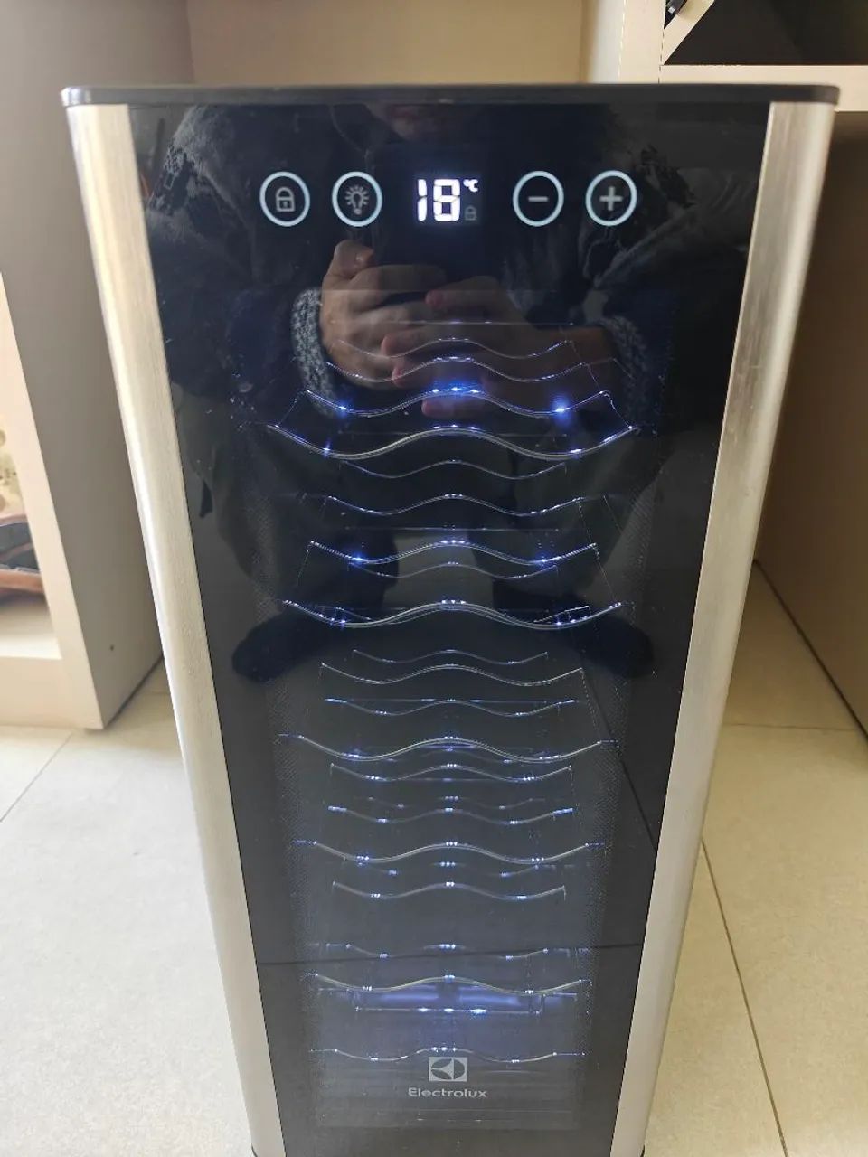 Adega climatizada Electrolux 12vag