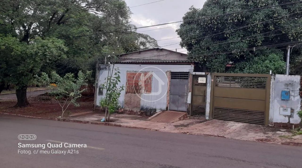 TERRENO COM 2 CASAS NO JARDIM