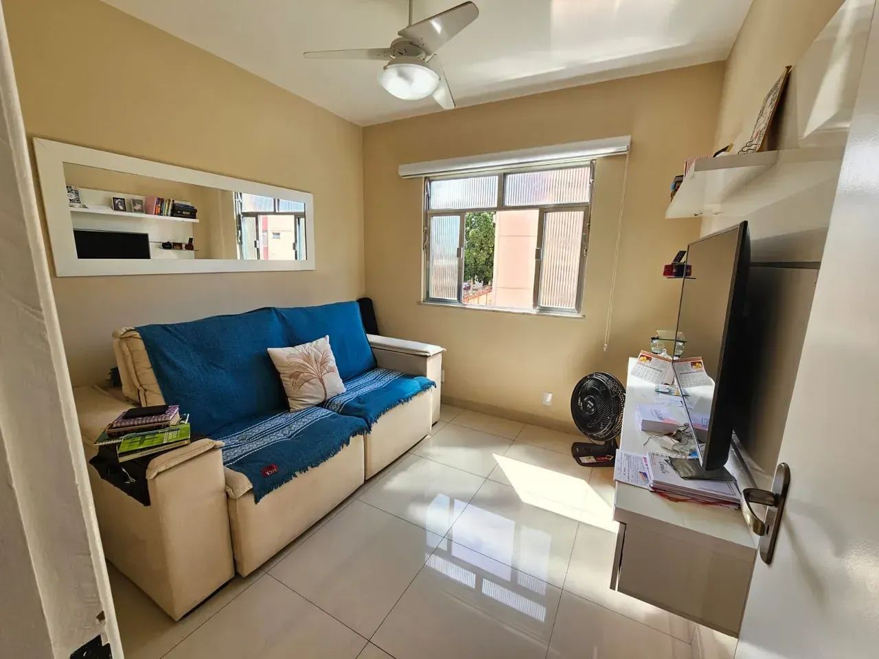 APARTAMENTO COM 02 QUARTOS E VAGA