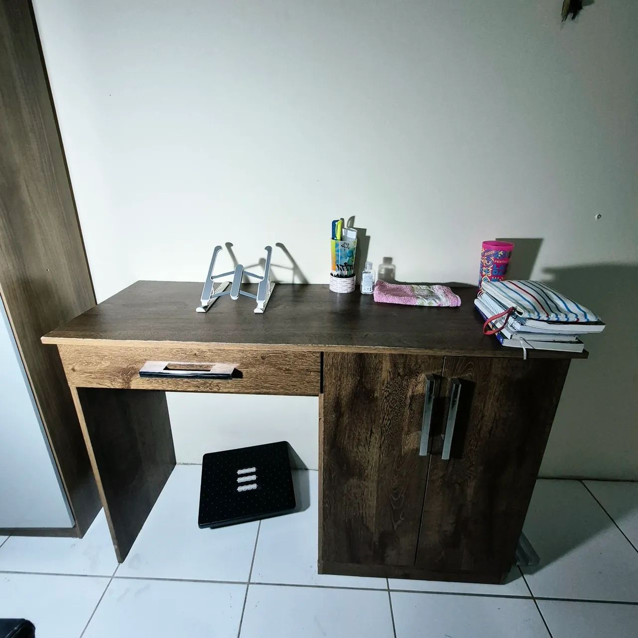 Vendo escrivaninha marrom usada - Foto 2