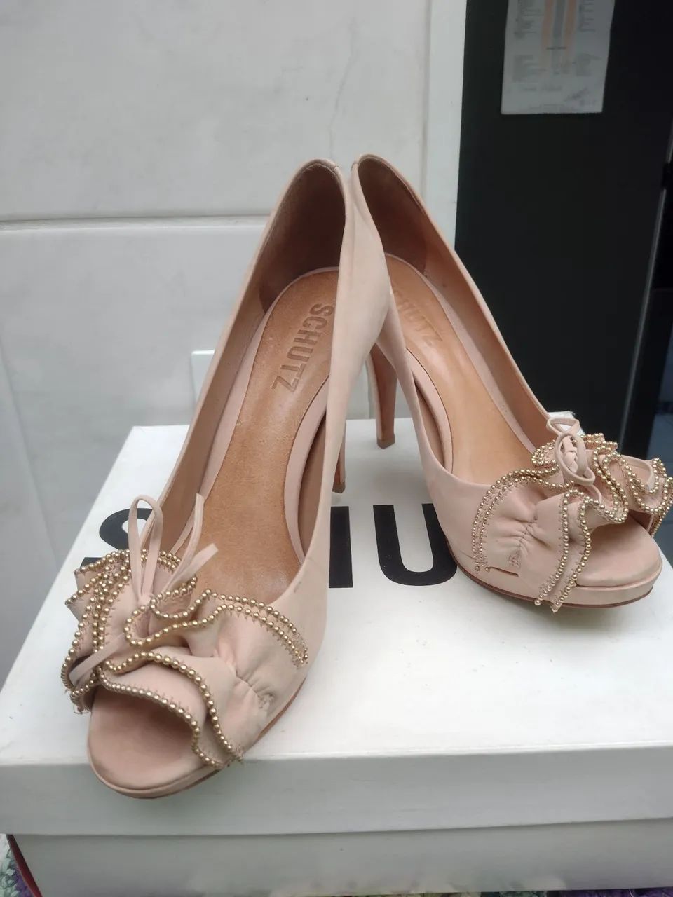 Schutz Peep Toe Rose Babados - Tam 38