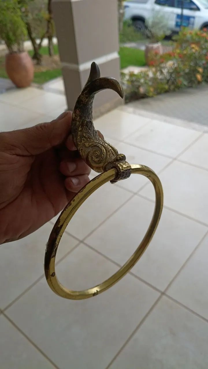 Porta toalha antigo de bronze - Foto 3