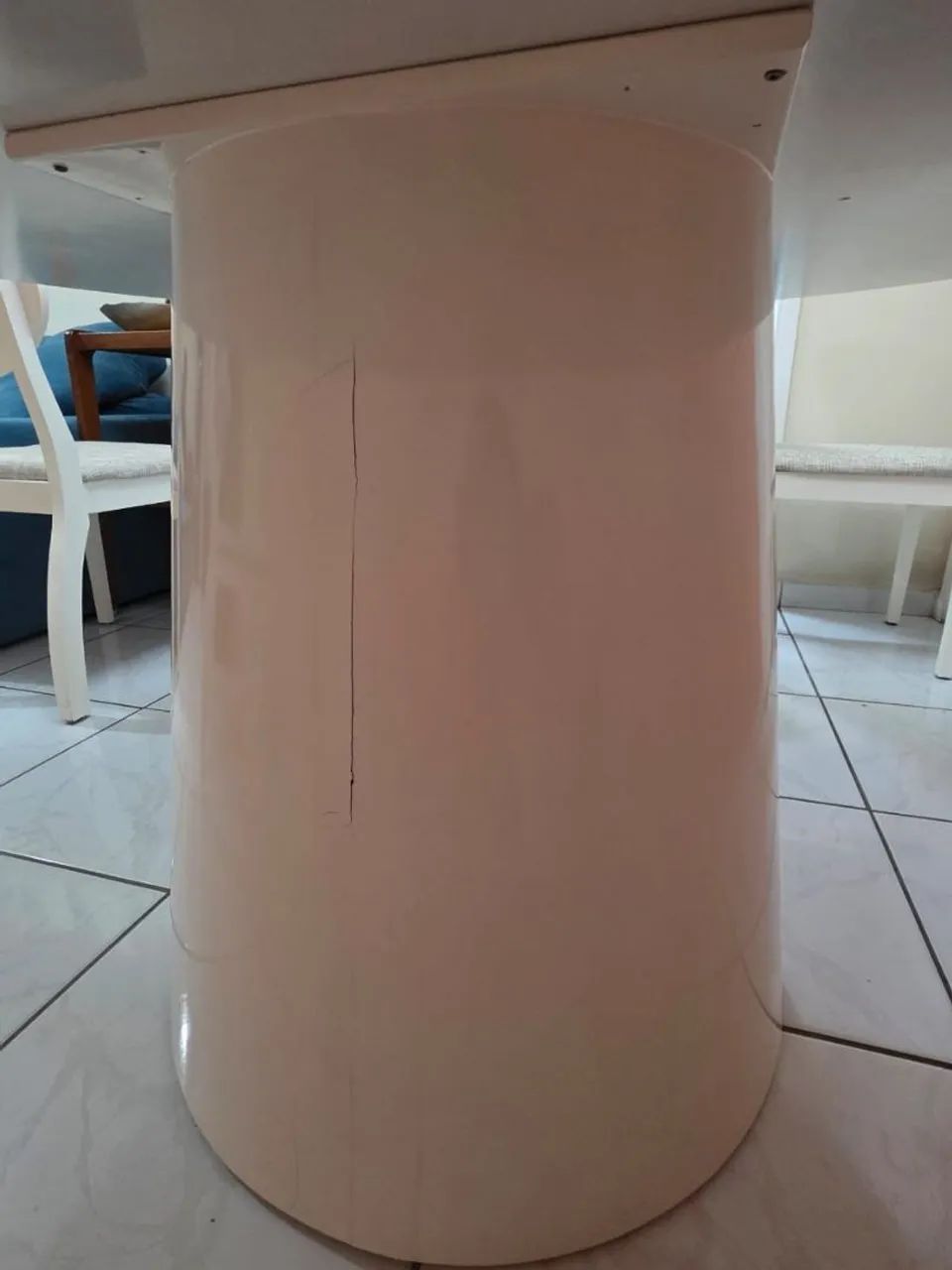 Mesa de jantar redonda em laca branca e base em cone - Foto 5