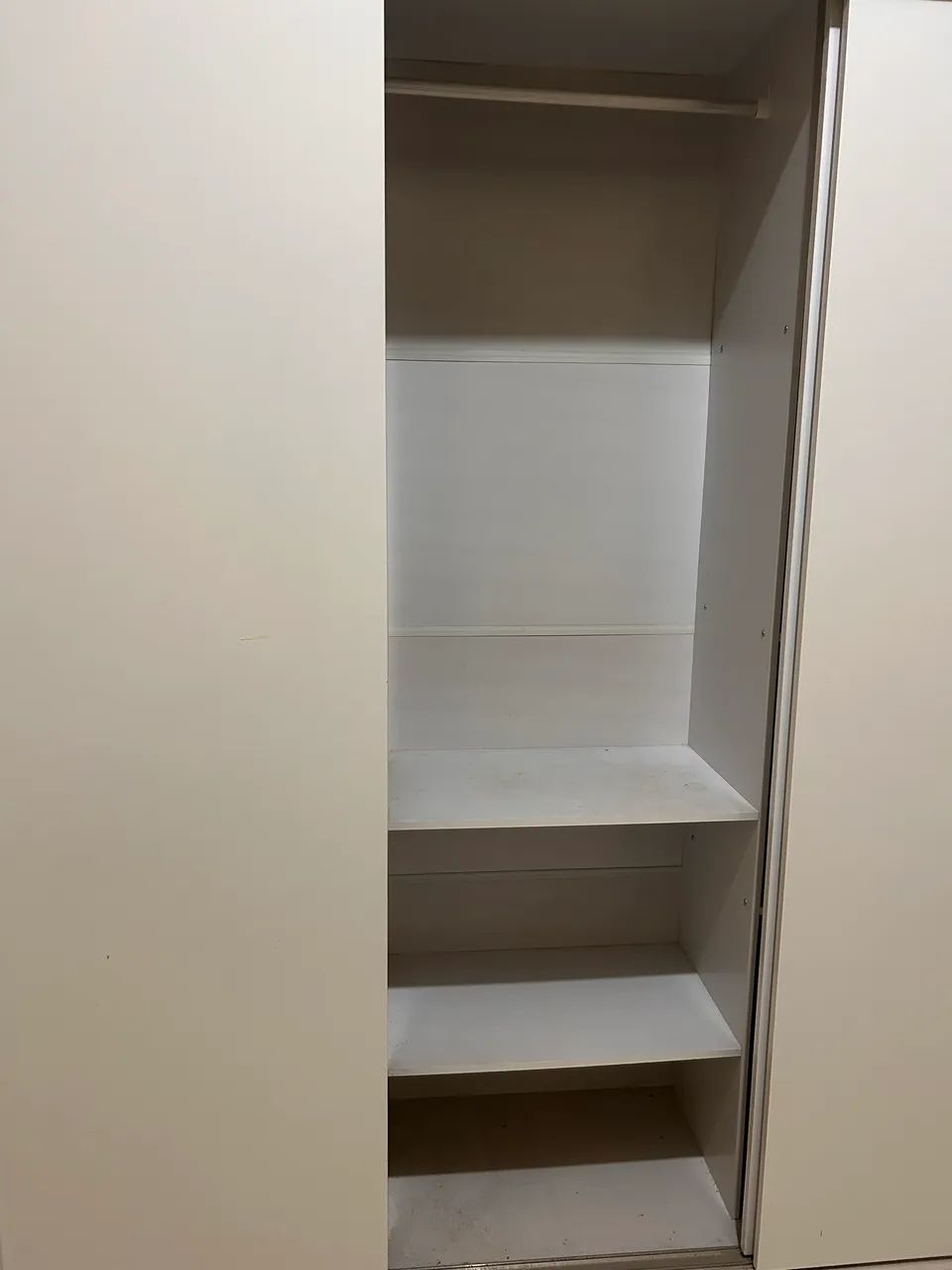 Guarda-Roupa Branco 3 Portas de Correr com Espelho - Ótimo Estado - Foto 4