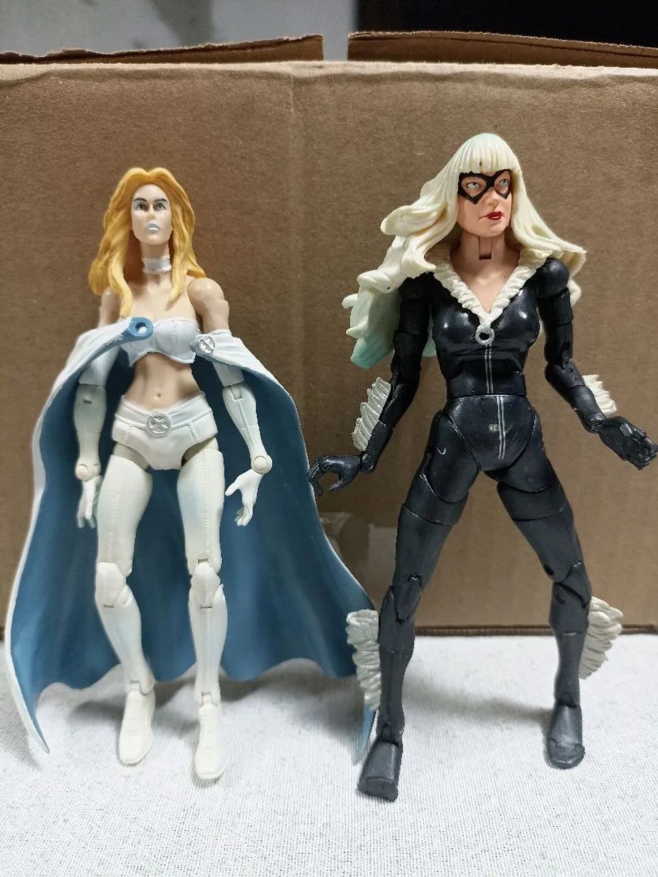 Figuras Marvel Legends Emma Frost e Gata Negra!