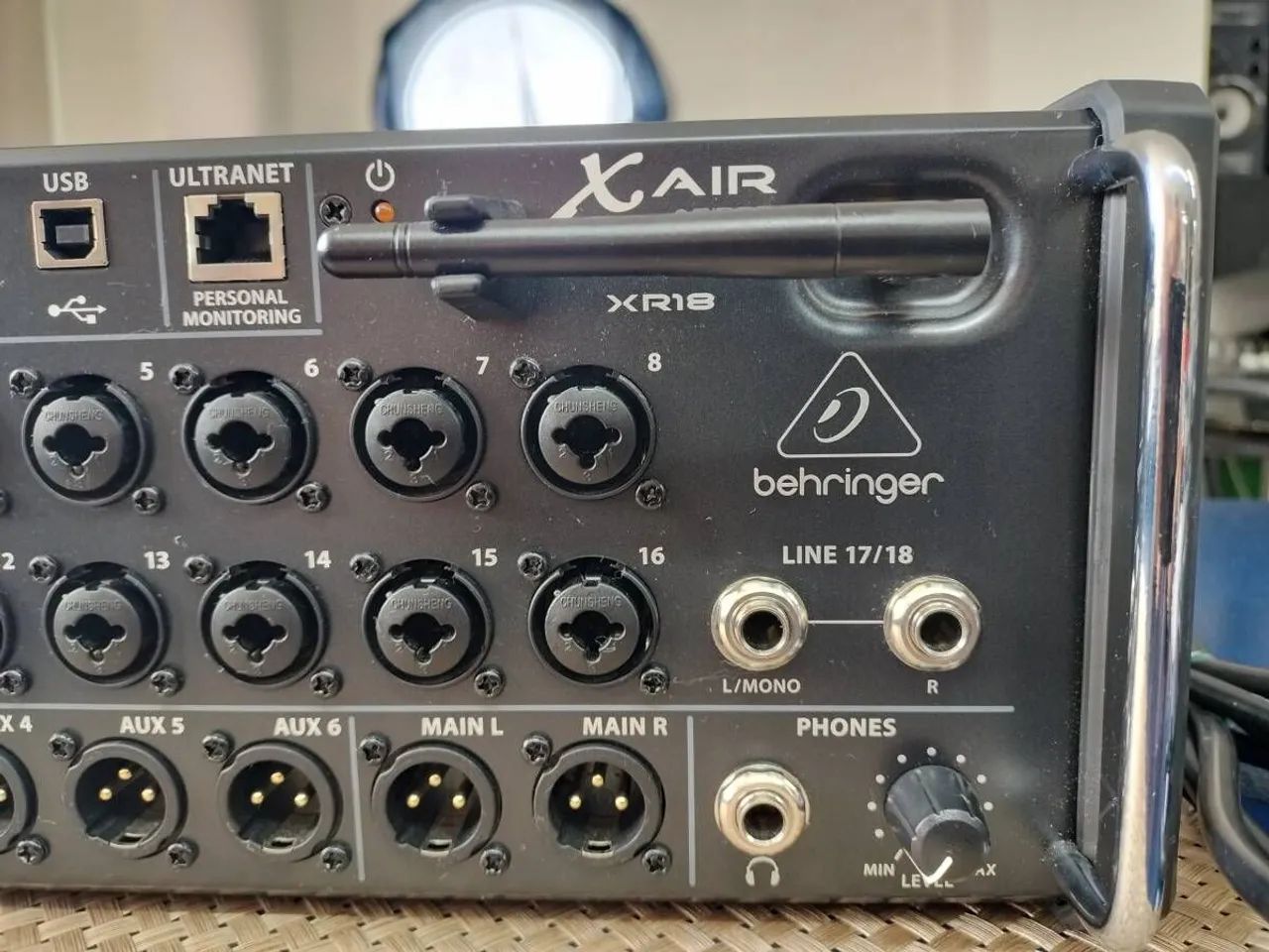 Behringer xr18