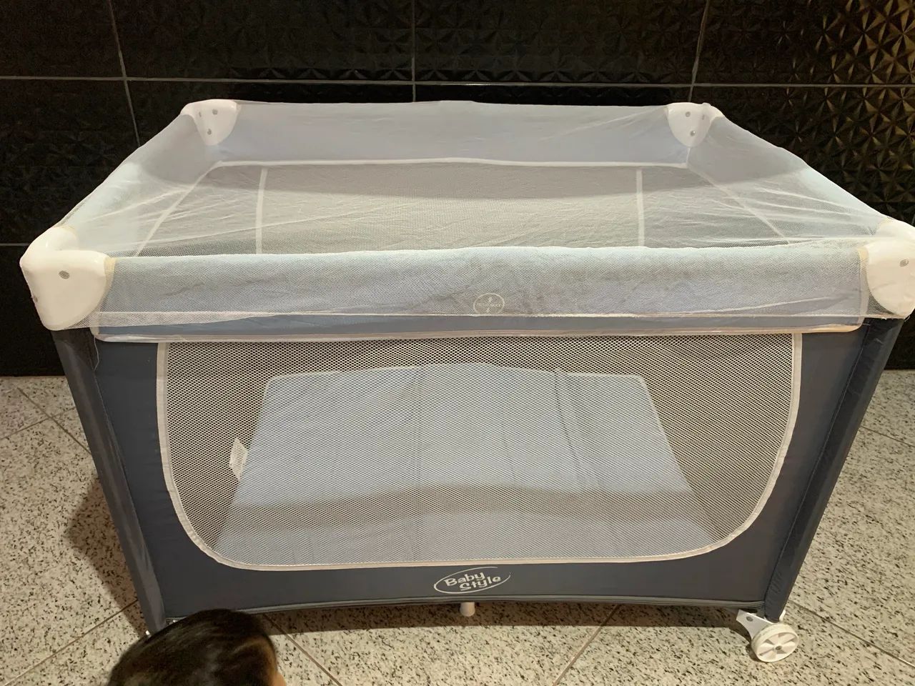Berço portátil 2 nível de elevação e com mosquiteiro  - Foto 5