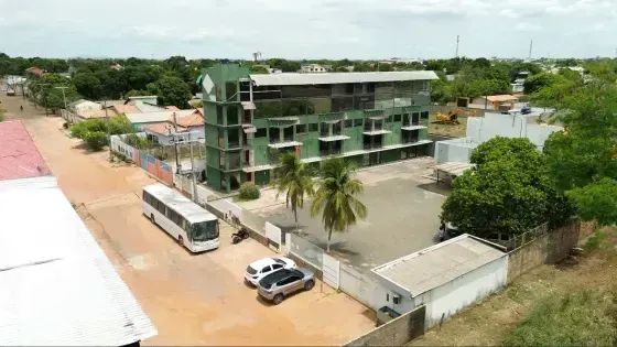 Prédio para venda no bairro Calungá com mais de 48 salas.