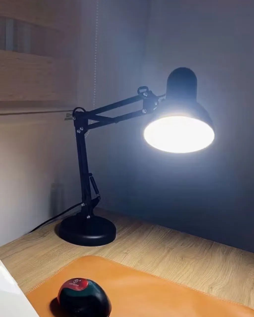 Luminária Mesa Abajur Quarto Articulável Com Garra E Base - Foto 2