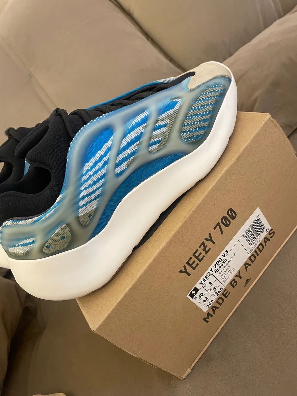 Tênis Yeezy 700 v3 - Foto 3