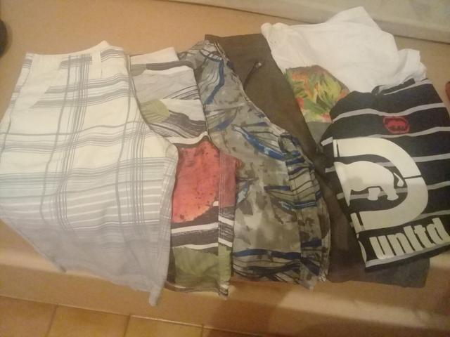 Bermudas masculina e camisas