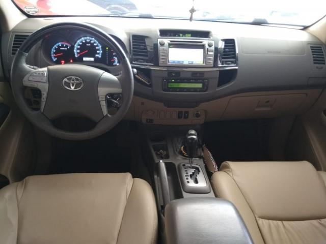 TOYOTA HILUX SW4 SRV D4-D 4X4 3.0 TDI DIES. AUT - Foto 14