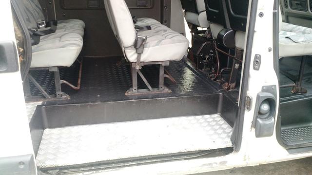Renault master 2.5 minibus 16 lugares teto alto R$28.000 pra troca R$32.000 - Foto 4