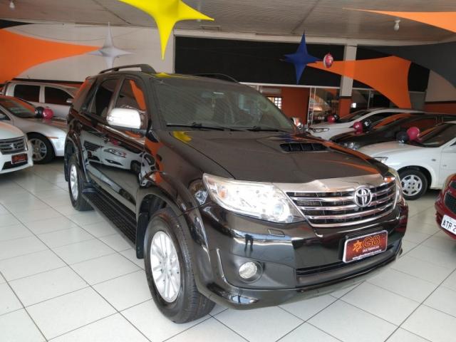TOYOTA HILUX SW4 SRV D4-D 4X4 3.0 TDI DIES. AUT - Foto 2