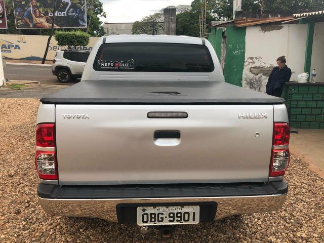 Vendo Hilux 2.7 Flex 4x2 Automática - Foto 2
