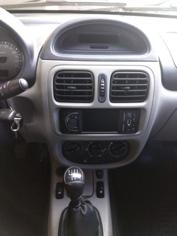 Clio sedan Privilege 1.0 completo ano 2005 - Foto 9