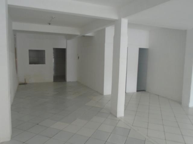 Loja com Área de 150 m² e 2 Garagens para Aluguel no Caminho de Areia (566945) - Foto 7