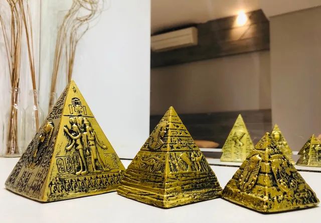 Pirâmides Decoração Egípcia Enfeite Em Resina Três Peças