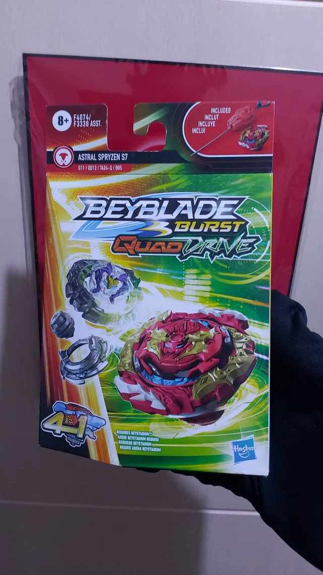 Pião Beyblade Com Lançador Burst 4 Em 1 Quad Drive Astral