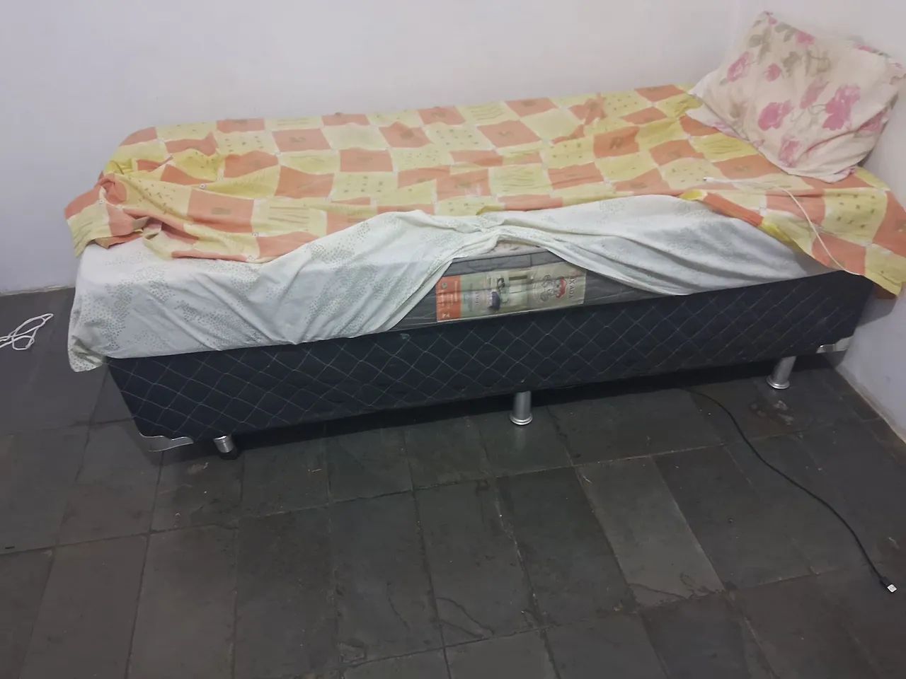 Box solteiro conservado
