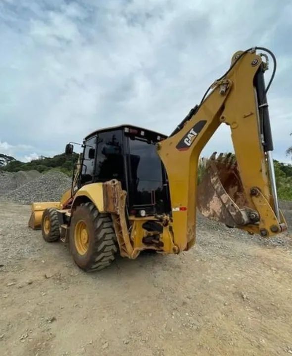 CATERPILLAR 416 F 2 ANO 2020 4X4 CABINDA COMPLETA. 3.075 - Foto 2