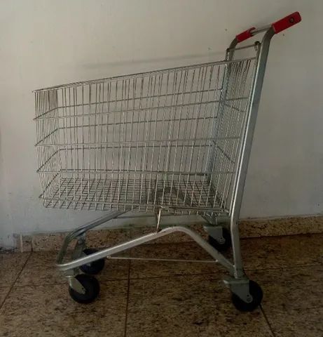 Carrinhos grandes aramados de supermercado/mercearia